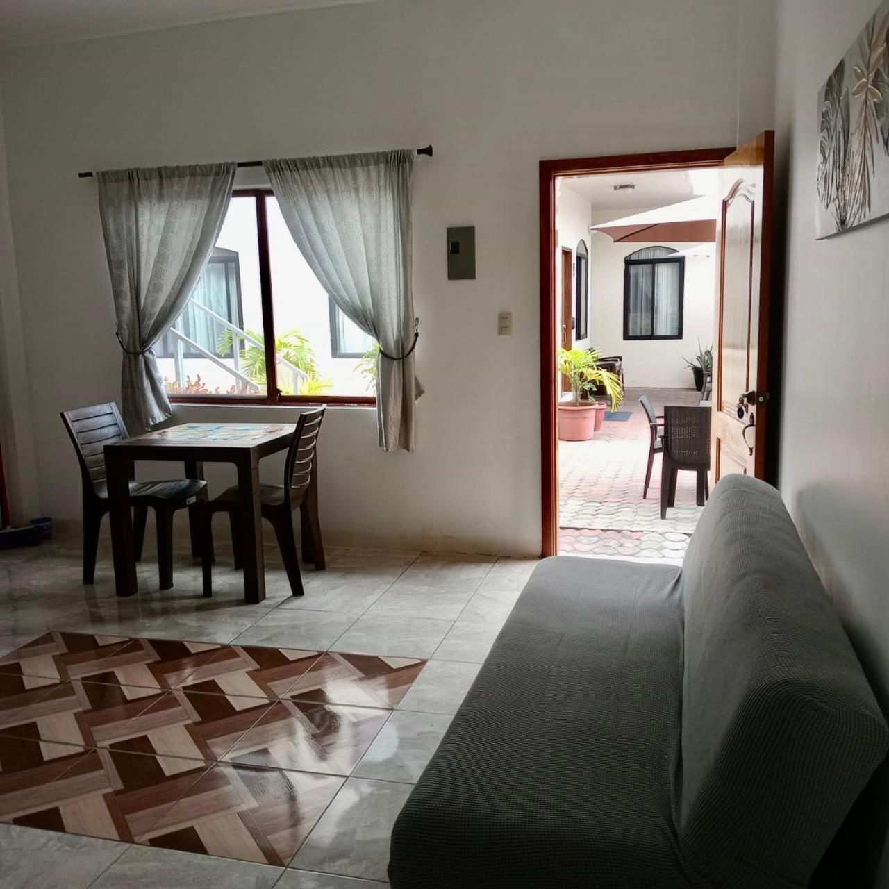 Apartahotel Casa Soleil Puerto Villamil Quarto foto